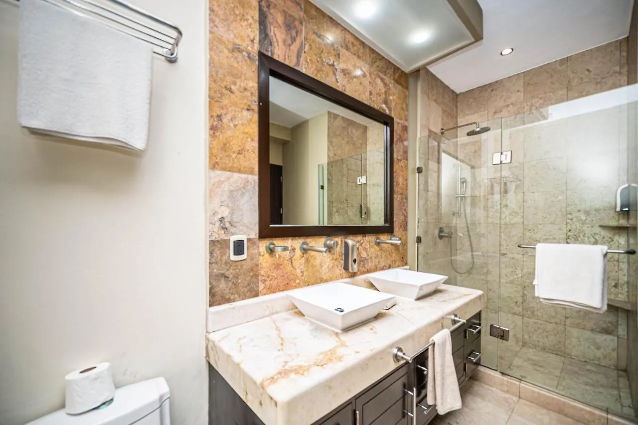 202 C - Apartment In First Line Of Beach With Direct Access To The Beach Playa del Carmen