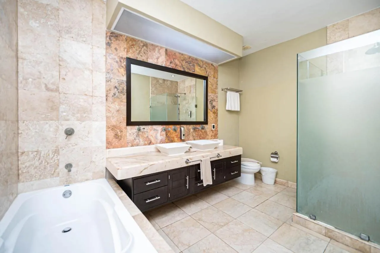 202 C - Apartment In First Line Of Beach With Direct Access To The Beach Playa del Carmen